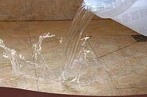 绥江漏水维修 免砸砖防水材料该如何施工
